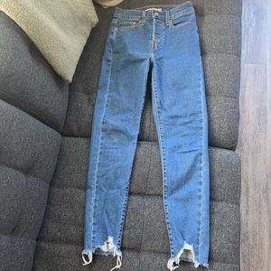 Levi’s wedgie skinny jeans
